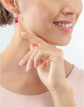 Carica l'immagine nel visualizzatore di Gallery, Orecchini GeoCUBE® Iconic Chain Magenta Gold 3038/21-0416