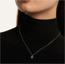 Carica l'immagine nel visualizzatore di Gallery, PDPAOLA Donna Collana Mini Letter Gold F  - CO01-517-U