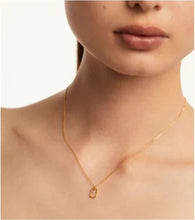 Carica l'immagine nel visualizzatore di Gallery, PDPAOLA Donna Collana Mini Letter Gold T - CO01-531-U