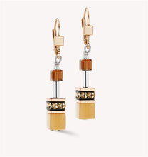 Carica l'immagine nel visualizzatore di Gallery, Orecchini GeoCUBE® Iconic Mocha Mousse  2838/20-1100