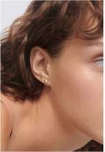 Carica l'immagine nel visualizzatore di Gallery, PDPAOLA Donna Orecchino a bottone singolo Sand- PG01-241-U