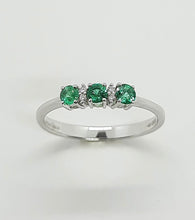 Carica l&#39;immagine nel visualizzatore di Gallery, Perfect:  Anello Tre smeraldi e diamanti